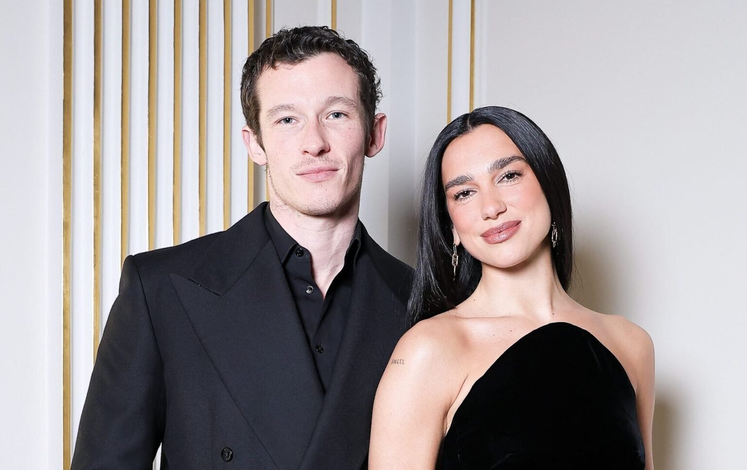Callum Turner y Dua Lipa. | Cordon Press