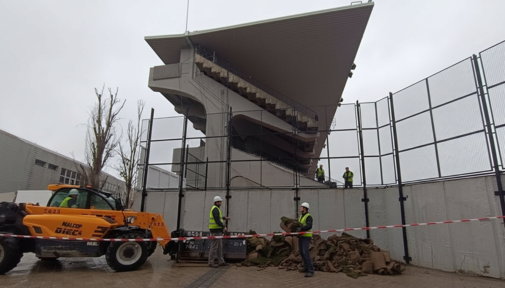 El Rayo sustituye el césped del estadio de Vallecas