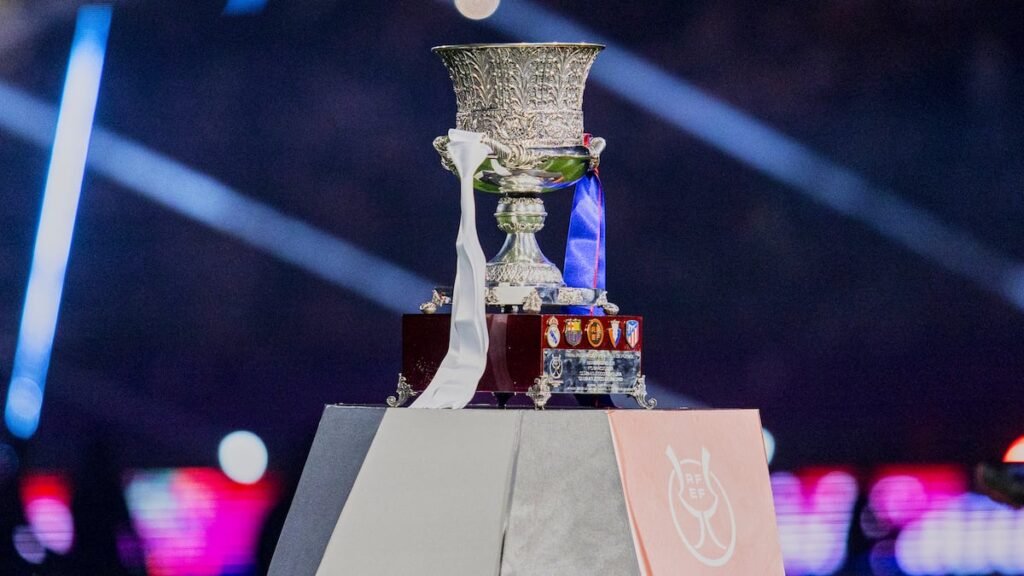 Evolución de la Supercopa: Del trofeo de Evita a la actualidad DAVID ALIAGA