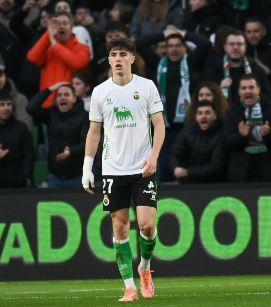 Iñigo Vicente lidera al Racing hacia la victoria ante Las Palmas