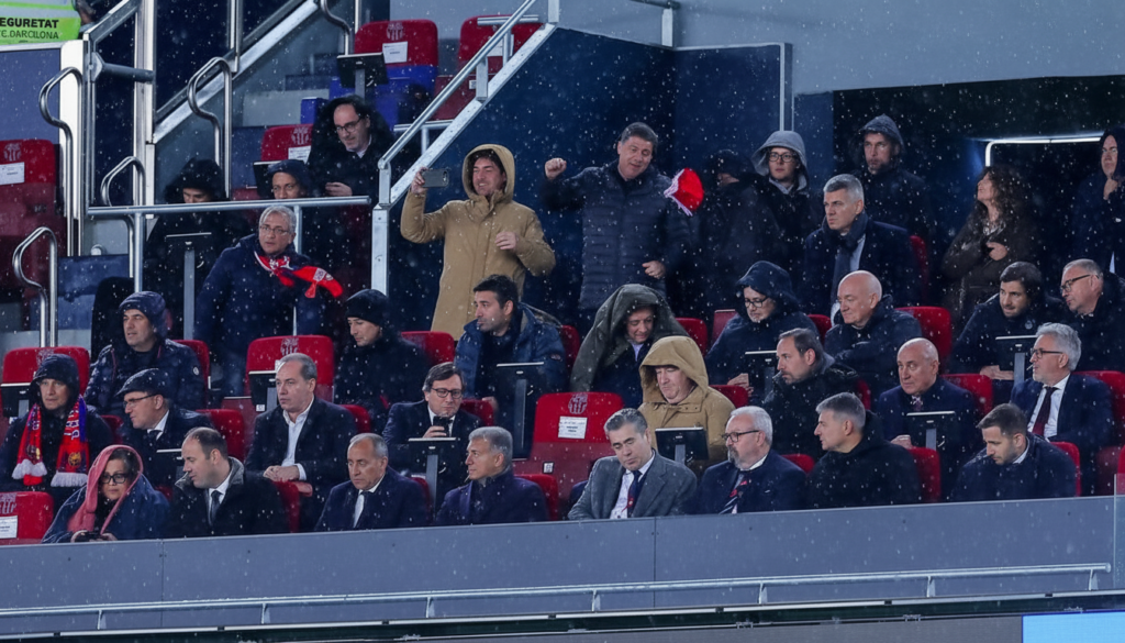 Las goteras generan críticas hacia la gestión de Laporta