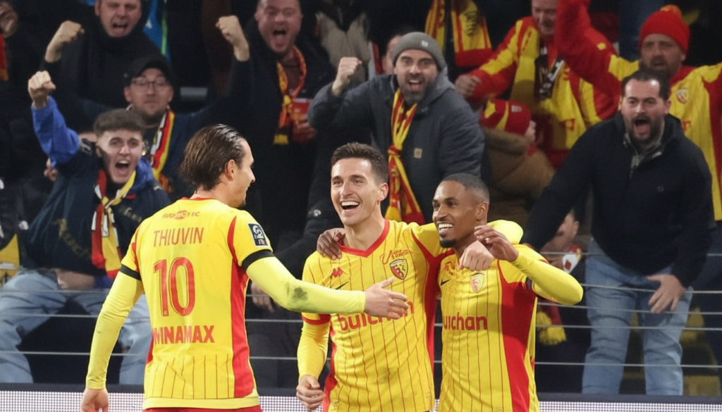 Lens sigue en la cima de la Ligue 1 tras vencer al Auxerre