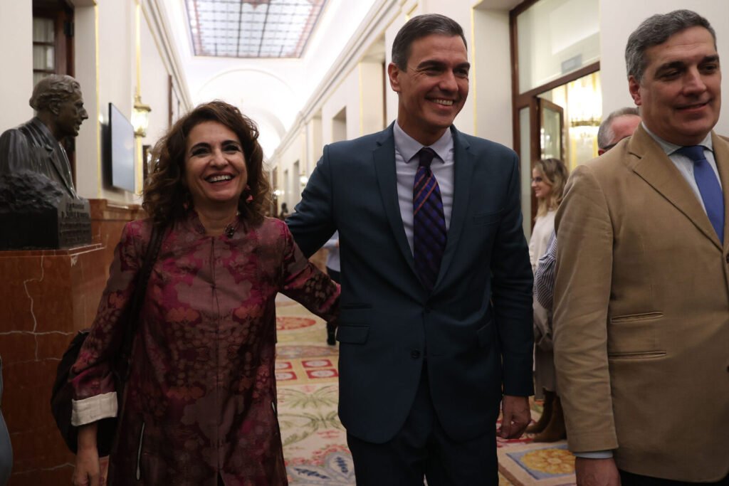 El presidente del Gobierno, Pedro Sánchez y la vicepresidenta primera, María Jesús Montero. EFE/ Kiko Huesca | LD/Agencias