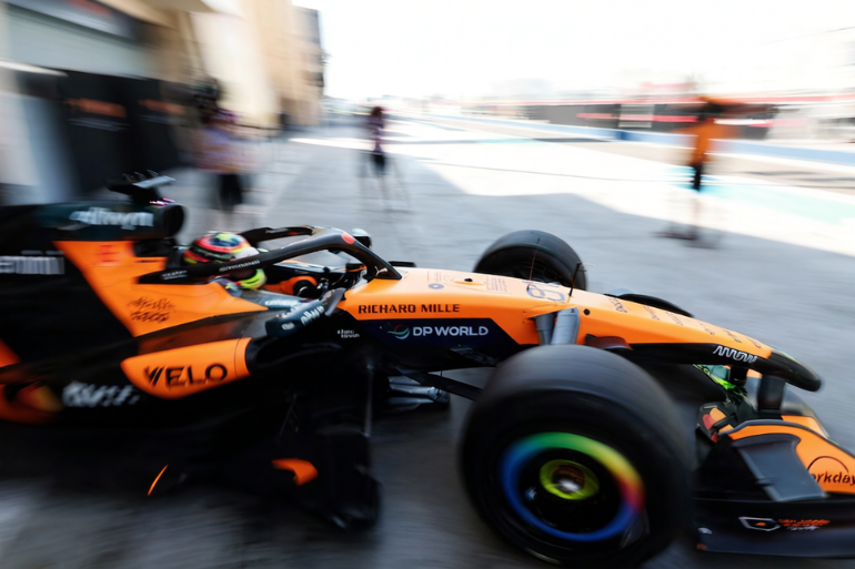 McLaren cambia de estrategia: Ferrari y Mercedes, los equipos a batir en 2026