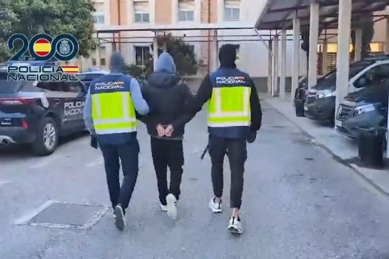 Detenido en Sevilla por usar una táser en la previa del derbi Betis-Sevilla Detenido en Sevilla por usar una táser