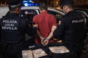 Detenido en Sevilla un hombre con identidad falsa y 145.000 euros en efectivo