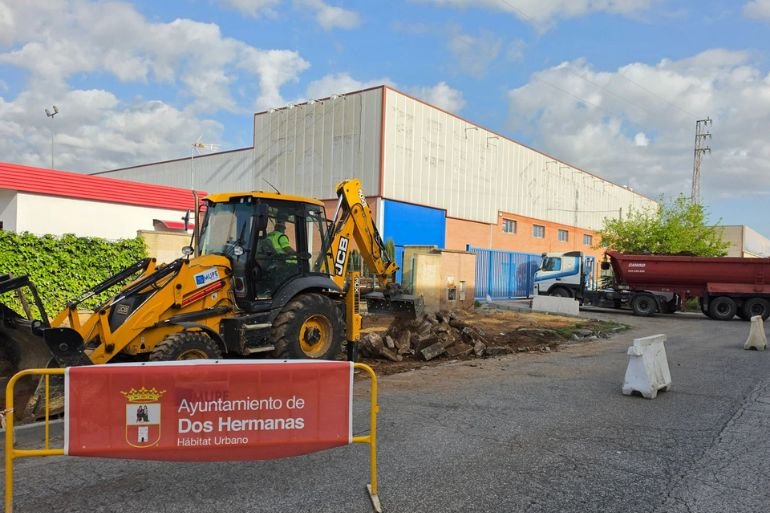 Dos Hermanas inicia la reforma integral de la calle Río Viejo en La Isla Dos Hermanas inicia la reforma integral