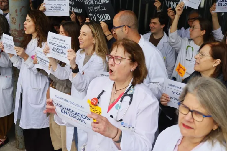 Crisis sanitaria en Galicia: médicos denuncian precariedad y presión política