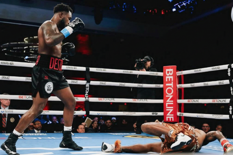 Adames arrasa a Williams y sacude el peso medio