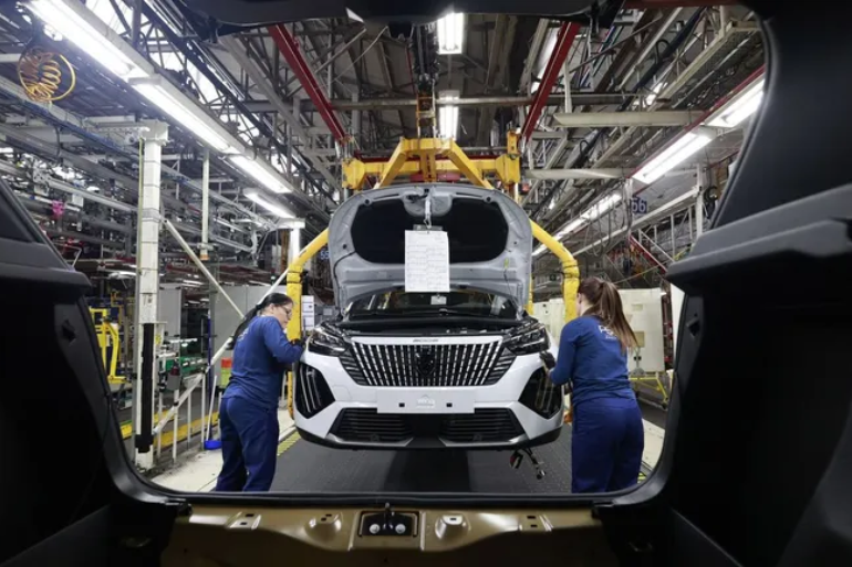 Stellantis refuerza la combustión en Vigo con el nuevo motor Turbo 100 para Peugeot