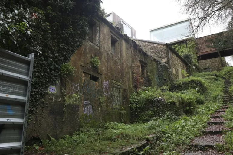 Santiago rehabilita cinco pisos ruinosos para crear nueve viviendas públicas