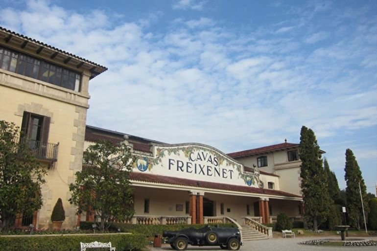 Henkell adquiere el 100% de Freixenet y asume el control total del líder mundial del cava El grupo alemán Henkell adquiere el 100% de Freixenet tras ocho años de alianza y asume el control total para impulsar su expansión en Asia y Sudamérica.