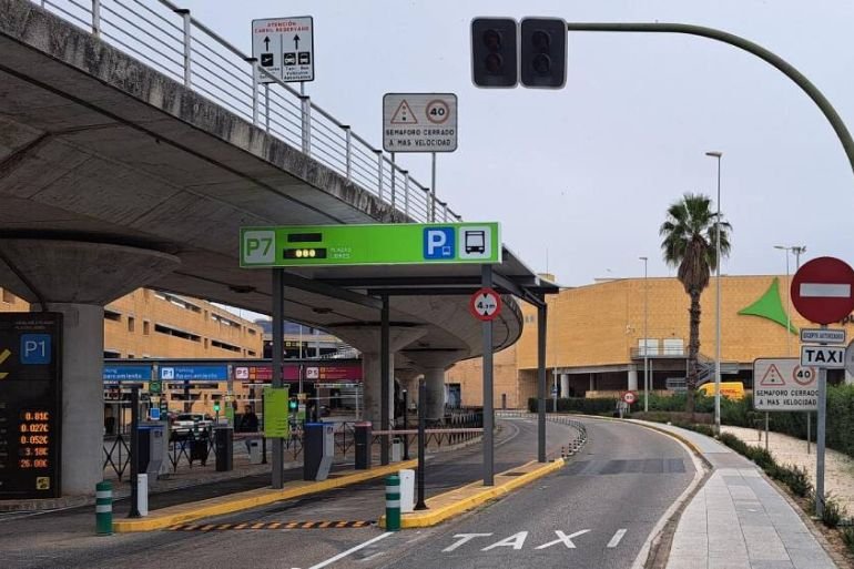 Sevilla estrena el parquin exprés P7: 10 minutos gratis para evitar colapsos en el aeropuerto Sevilla estrena el parquin exprés P7