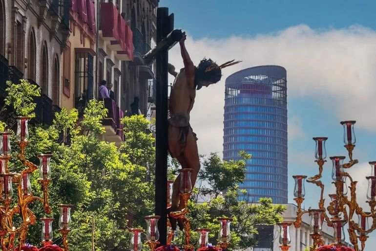 Torre Sevilla lanza abonos de aparcamiento para la Semana Santa 2026