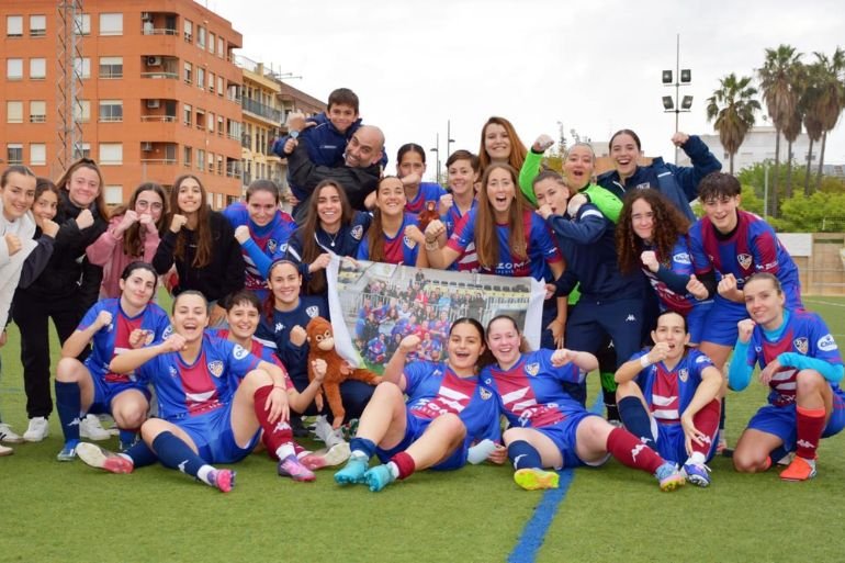 Goleada histórica del U.D. Alzira femenino: ascenso a Primera y sueño de título Goleada histórica del U.D. Alzira femenino