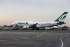 Irán amenaza con cerrar Ormuz y desafía a Occidente tras reabrir su espacio aéreo