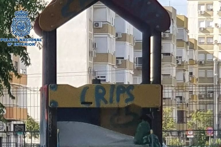 La Justicia desmonta la versión policial: absuelven a menores de pertenecer a los Crips en Sevilla La Justicia desmonta la versión policial