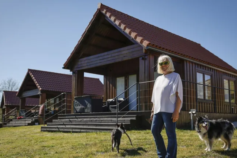 Cabañas en Allariz: el proyecto que cuestiona el turismo urbano en Galicia