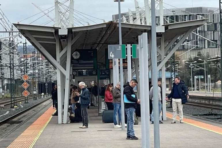Fallo inaugural del tren directo a Barcelona evidencia deficiencias en Renfe