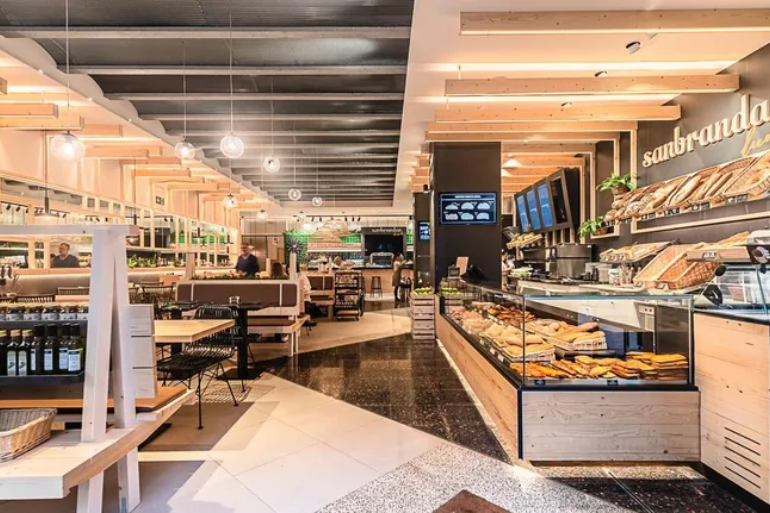 Monbake impulsa Galicia con 10 millones en masas congeladas