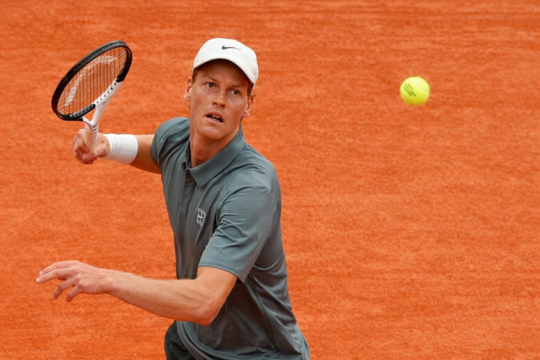 Sinner arrasa a Auger-Aliassime y mete presión total a Alcaraz por el número uno