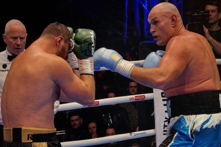 Fury arrasa a Makhmudov y reaviva el combate con Joshua