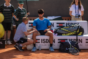 Alcaraz sufre otro revés físico en tierra batida y reabre el debate del calendario ATP
