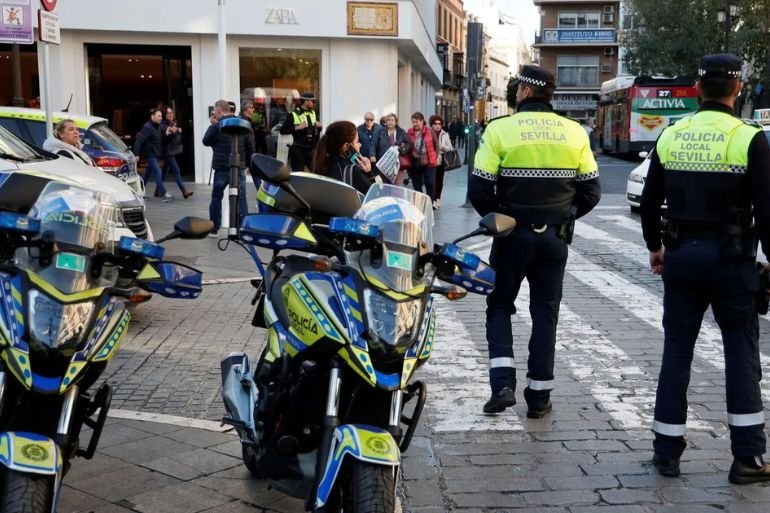 Seis motoristas de la Policía Local de Sevilla sufren accidentes durante la Semana Santa motoristas de la Policía Local de Sevilla