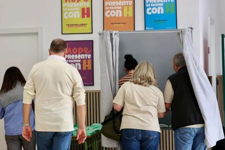 Elecciones Andalucía 2026 Málaga votación en imágenes de la jornada electoral