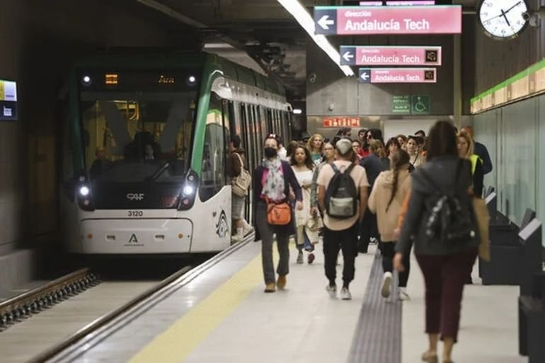 Metro Málaga Noche en Blanco refuerzo del servicio este sábado