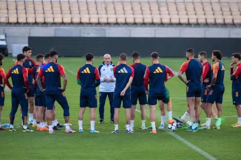 España prepara el Mundial desde la continuidad España prepara el Mundial desde la continuidad