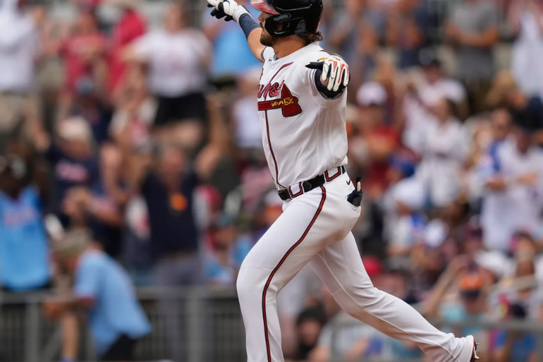 Riley despierta y Atlanta aplasta a Boston: los Bravos ya dominan la MLB
