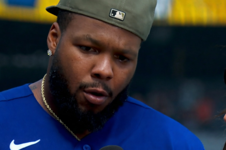 Vladimir Guerrero Jr. rompe su sequía con un jonrón brutal y enciende a los Azulejos