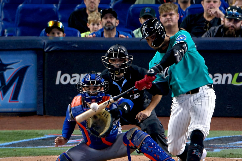 Hernández firma un grand slam de oro y los Marlins barren a los Mets