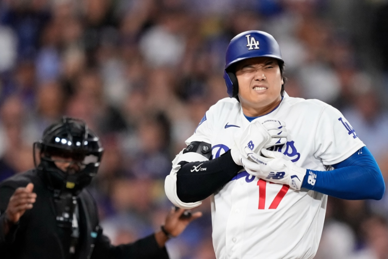Alarma en los Dodgers: Ohtani recibe un pelotazo y Kike Hernández vuelve a lesionarse