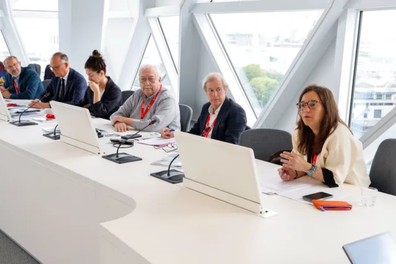 Crisis del modelo urbano de Inés Rey: propaganda internacional mientras A Coruña sigue bloqueada