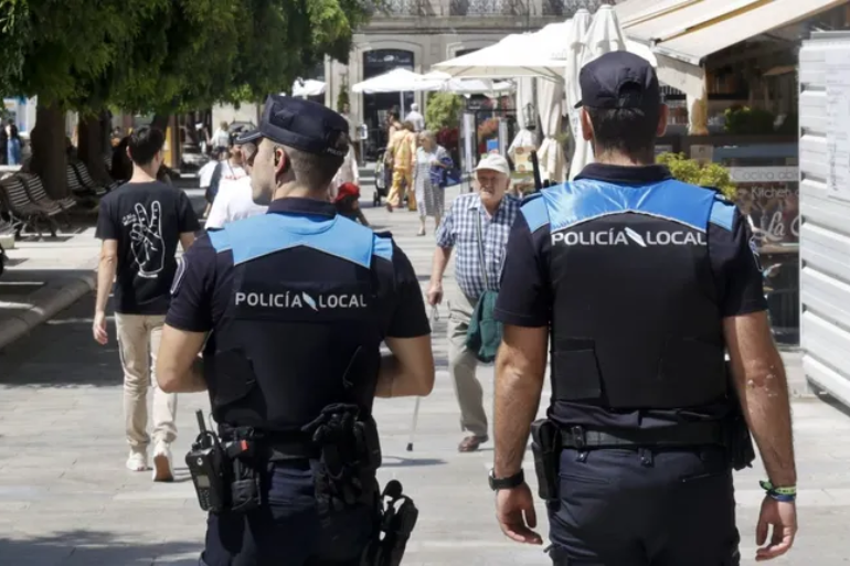 Una vecina de Vilalba recupera su bolso en Sanxenxo tras un acto ejemplar de civismo