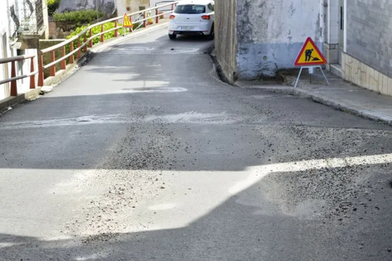 Ferrol corta el tráfico en A Graña por obras mal rematadas y quejas vecinales