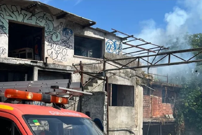 Incendio en una nave abandonada de Culleredo reabre el debate sobre la seguridad de inmuebles en ruinas