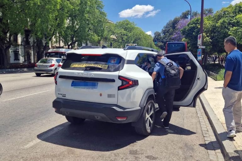 Escándalo en Sevilla: un autobús turístico circulaba sin seguro y con un conductor sin carné autobús turístico