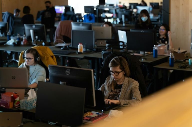 Stanford señala el verdadero motor de la productividad en EEUU: teletrabajo y no la IA