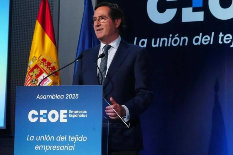 CEOE exige que el Estado pague las bajas desde el primer día y alivie a autónomos y pymes CEOE exige que el Estado pague las bajas desde el primer día y alivie a autónomos y pymes