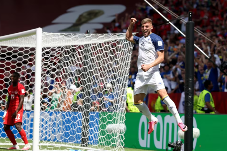 Canadá evita el desastre en su debut mundialista y rescata un empate ante Bosnia Canadá evita el desastre en su debut mundialista