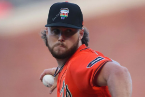 La MLB amonesta a tres jugadores de los Giants por mostrar versículos bíblicos en la Noche del Orgullo La MLB amonesta a tres jugadores de los Giants