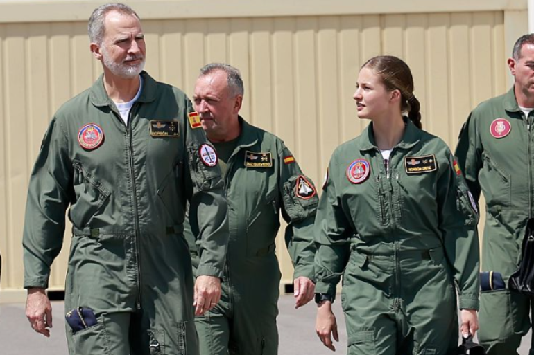 La princesa Leonor culmina un histórico vuelo con Felipe VI y encara el final de su formación militar La princesa Leonor culmina un histórico vuelo con Felipe VI