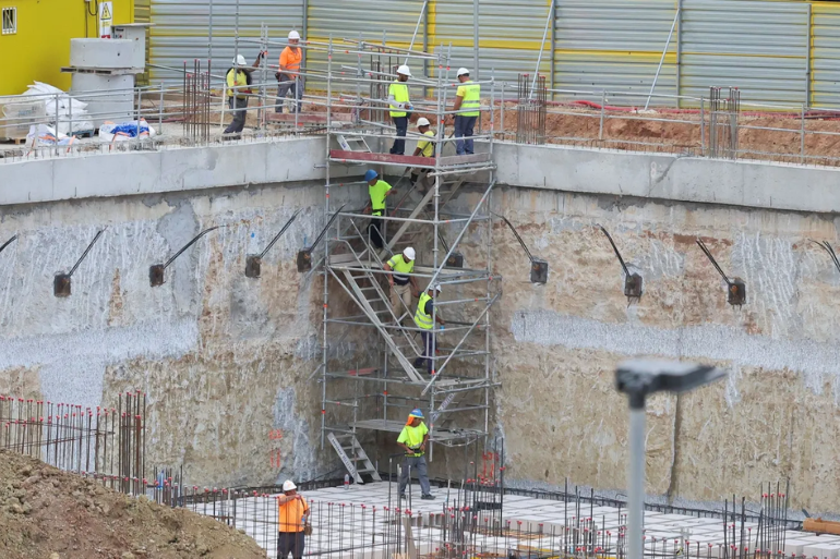 Málaga registra una denuncia diaria en la construcción por incumplir el horario de verano Málaga registra una denuncia diaria en la construcción
