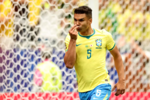 Martinelli rescata a Brasil en el descuento