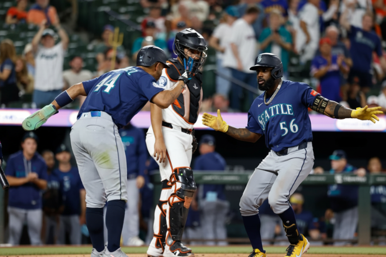 Randy Arozarena rescata a Seattle con un jonrón épico y una celebración viral