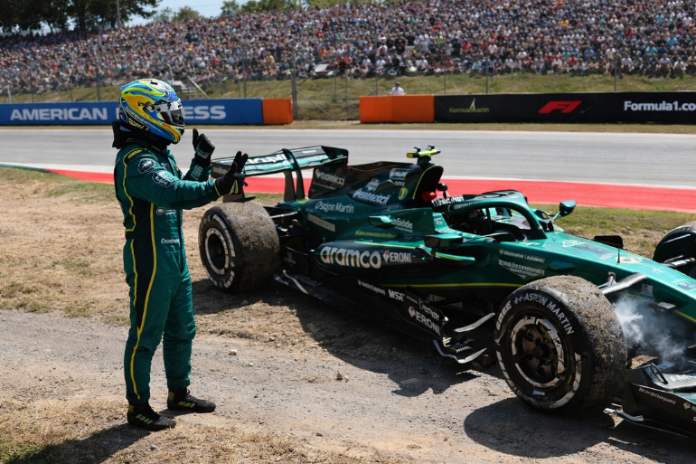 Alonso abandona en Barcelona y lanza un aviso a Aston Martin