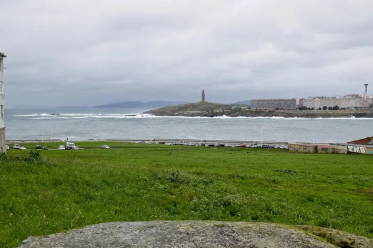 Polémica urbanística en A Coruña: el PP acusa a Inés Rey de favorecer As Percebeiras mientras bloquea soluciones para el Agra